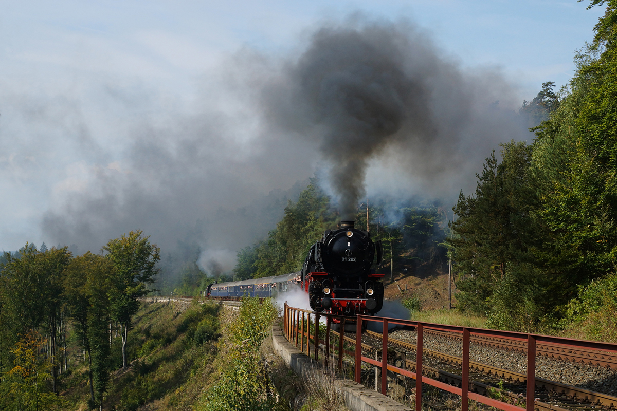 Neuenmark-Wirsberg (D), 20.09.2014, 11:18 Pacific 01 202, SDE 01 150 02.jpg