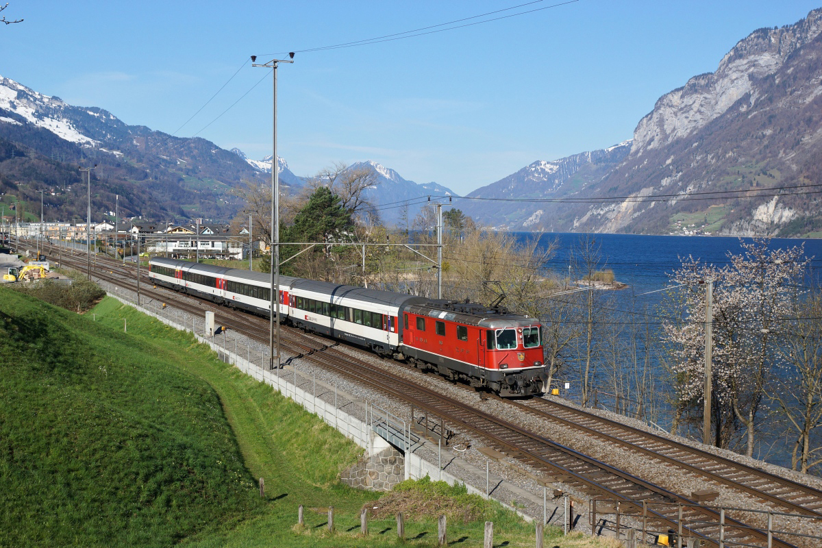 Unterterzen, 29.03.2014, 08:51 SBB Re 44 2 11143 6.jpg