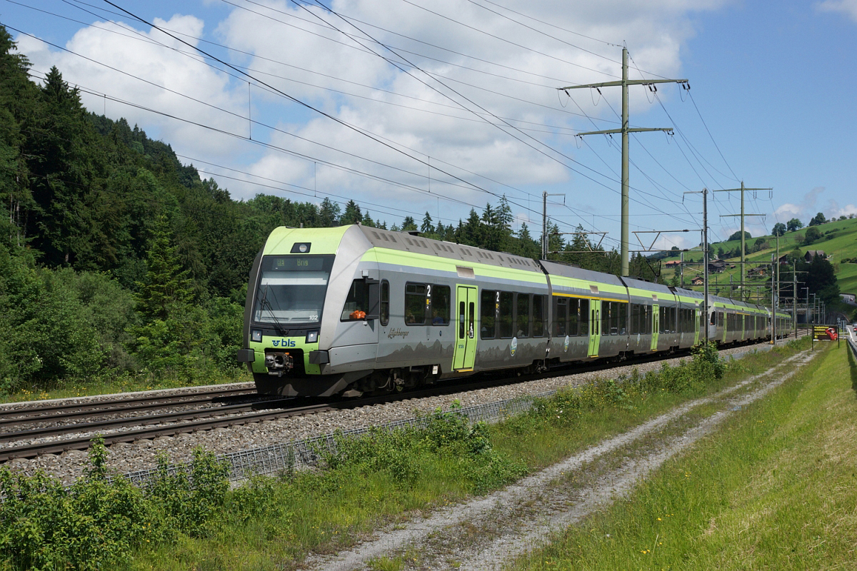 Mülenen, 30.06.2013, 11:16 BLS RABe 535 102-8 114-3 116-8 02.jpg