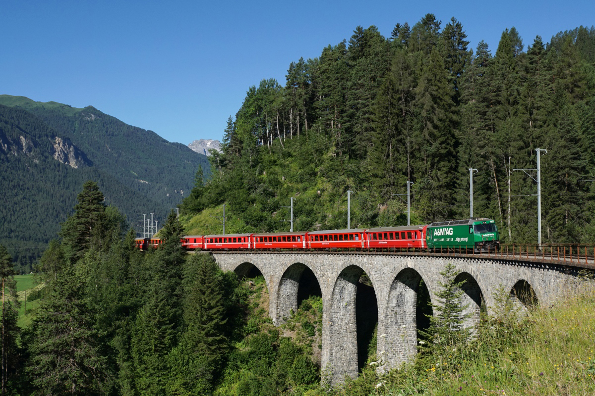 Filisur, 18.07.2016, 09:02 RhB Ge 44 3 647 A&M AG 04.jpg