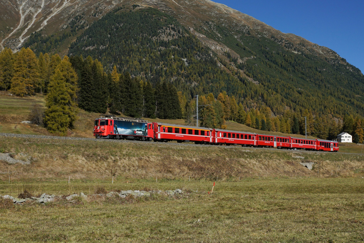 Bever, 16.10.2016, 11:48 RhB Ge 44 2 615 RE Power 12.jpg