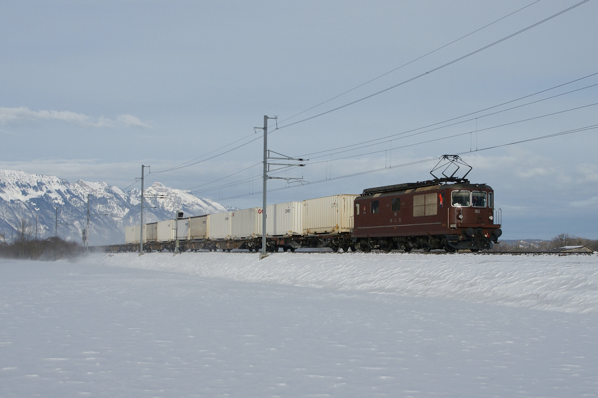 Sevelen, 13.12.2012, 13:27 BLS Re 44 165 Moutier 4.jpg