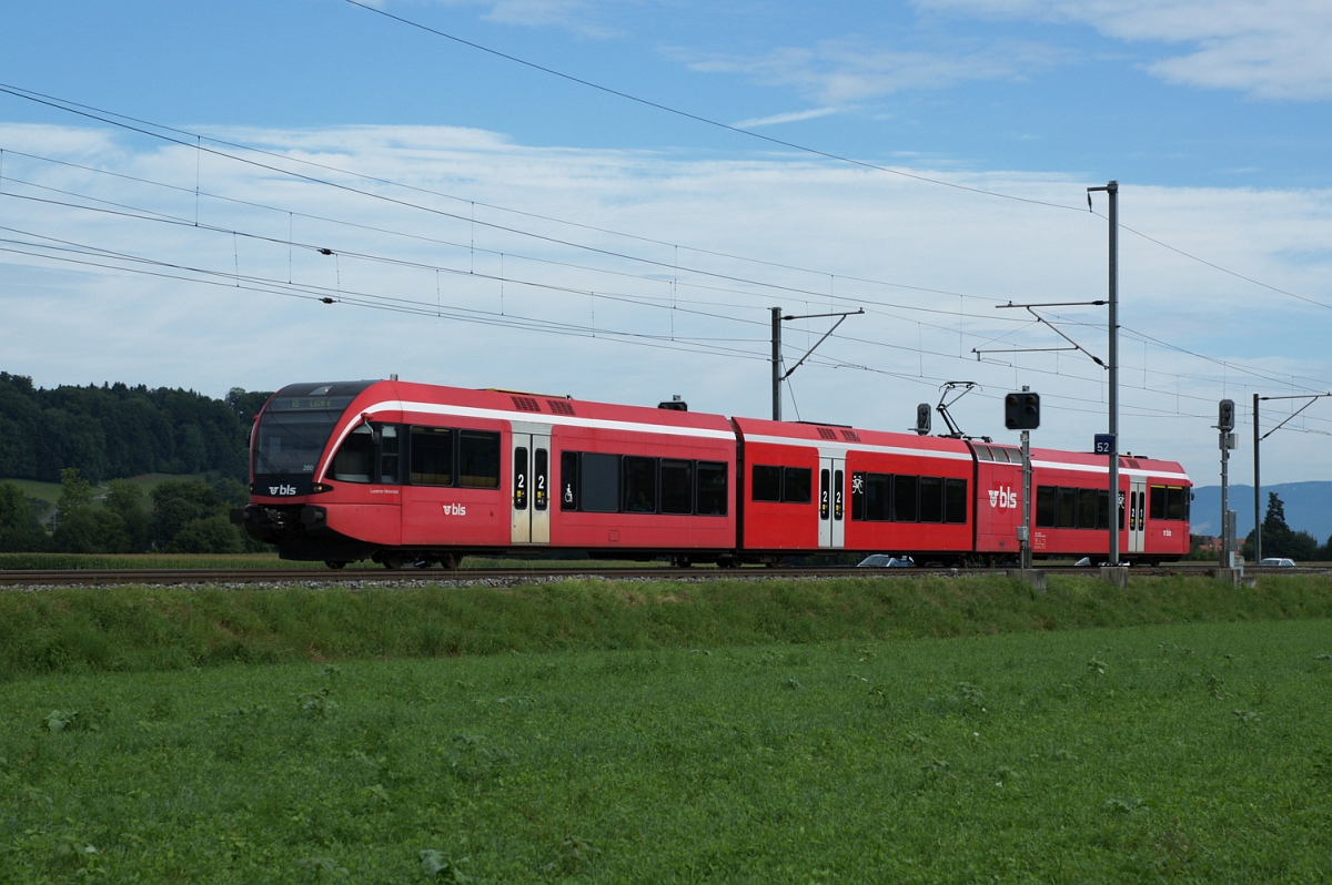 Lindenholz, 28.08.2012, 09:31 BLS RABe 526 260-5 Luzerner Hinterland 3.jpg