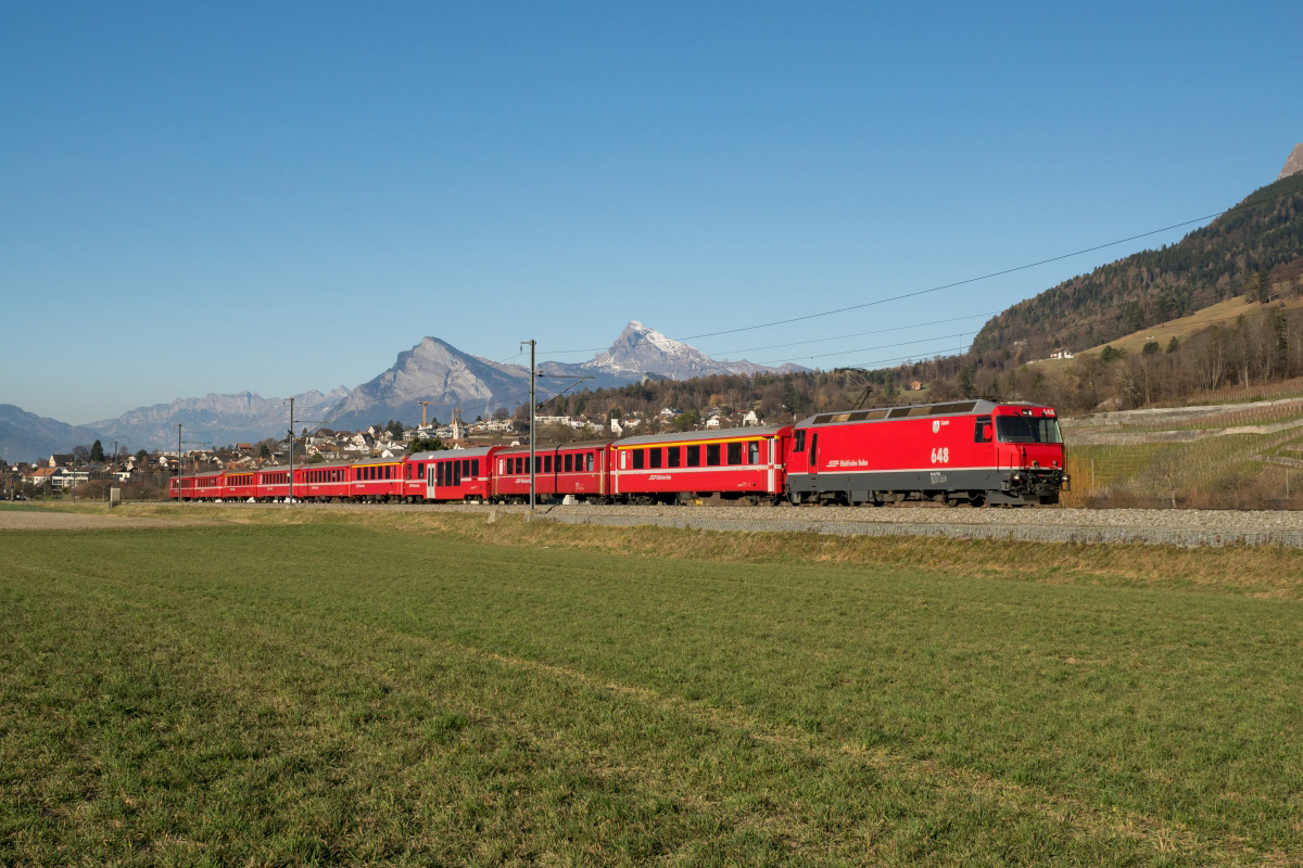 Malans, 04.12.2016, 11:51 RhB Ge 44 3 648 Susch 08.jpg