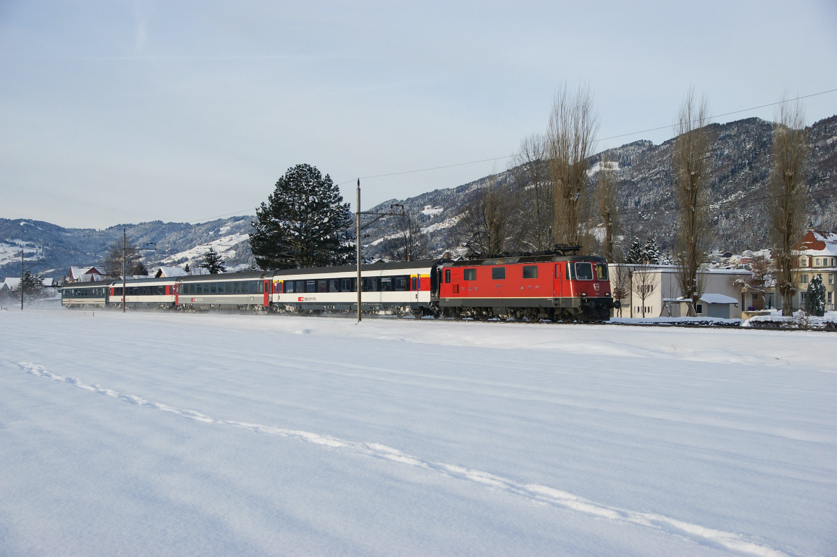 Heerbrugg, 13.12.2012, 09:27 SBB Re 44 2 11204 4.jpg