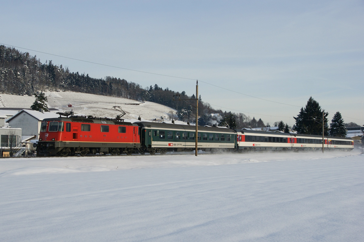 Heerbrugg, 13.12.2012, 09:42 SBB Re 44 2 11215 5.jpg