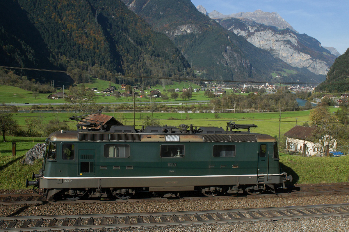 Erstfeld, 20.10.2012, 11:47 SBB Re 44 2 11309 2.jpg