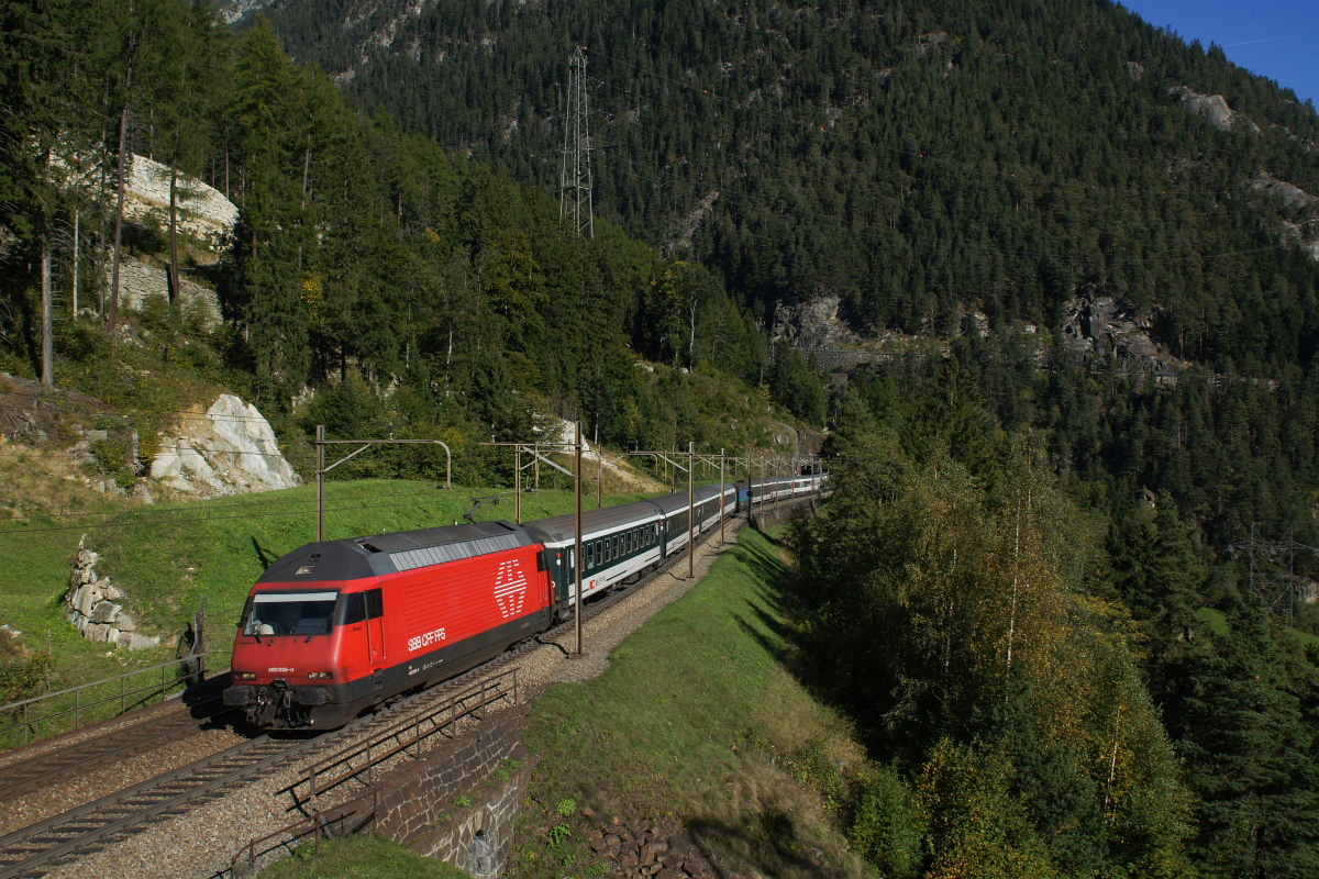Wassen, 06.10.2012, 10:43 SBB Re 460 025-0 Striegel 4.jpg