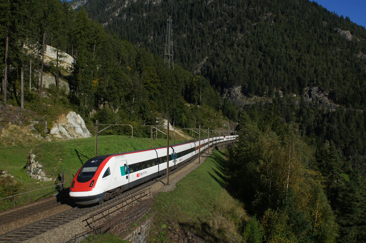 Wassen, 06.10.2012, 10:31 SBB RABDe 500 012-0 Jean Rudolf von Salis 031-0 Louis Favre 1.JPG