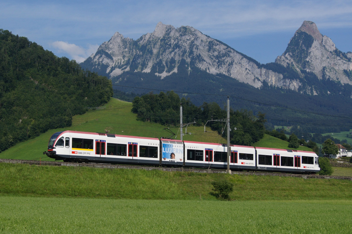 Steinen, 16.07.2011, 17:14 SBB RABe 520 014-2 Gelfingen 2.jpg