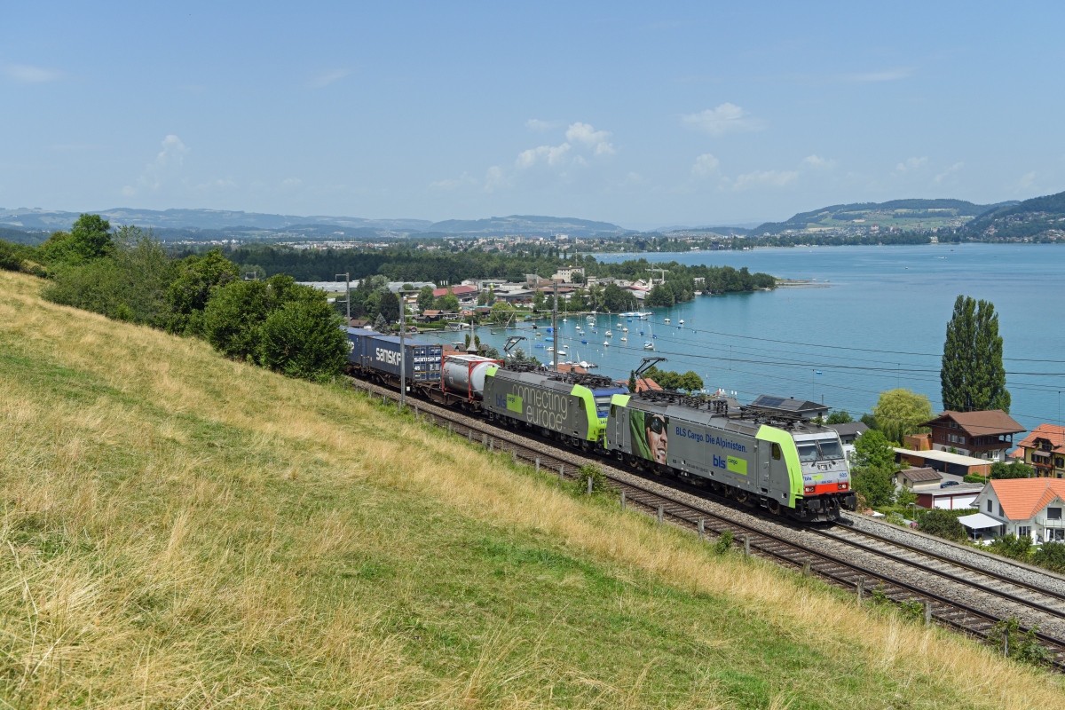 Einigen, 08.07.2017, 12:43 BLS Re 486 505-1, Re 485 007-9 02.jpg