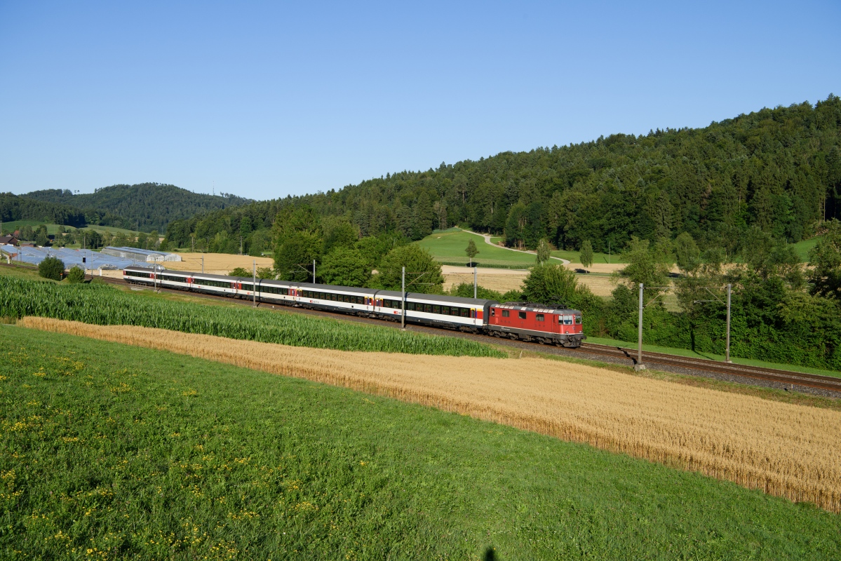 Schottikon, 16.07.2017, 19:21 SBB Re 44 2 11148 10.jpg