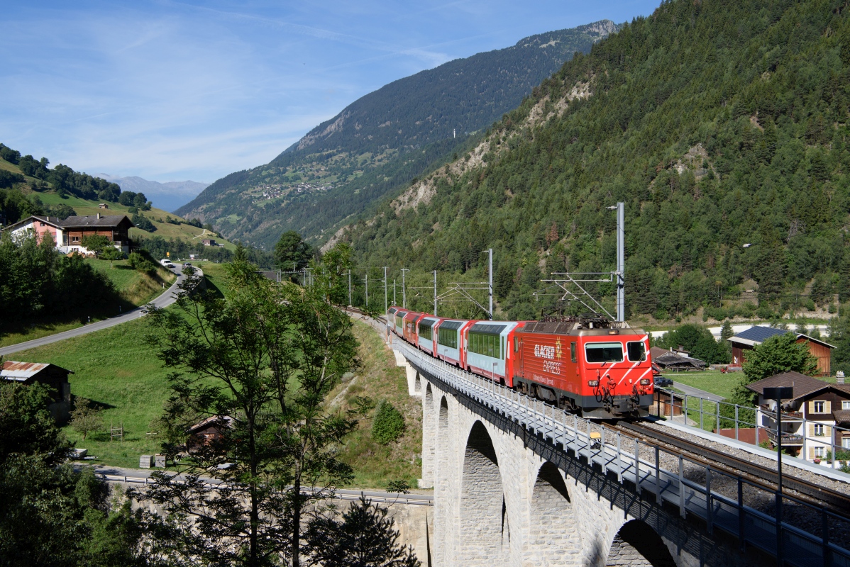 Grengiols, 17.07.2017, 09:36 MGB HGe 44 2 106 St. Gotthard (Glacier Express) 18.jpg