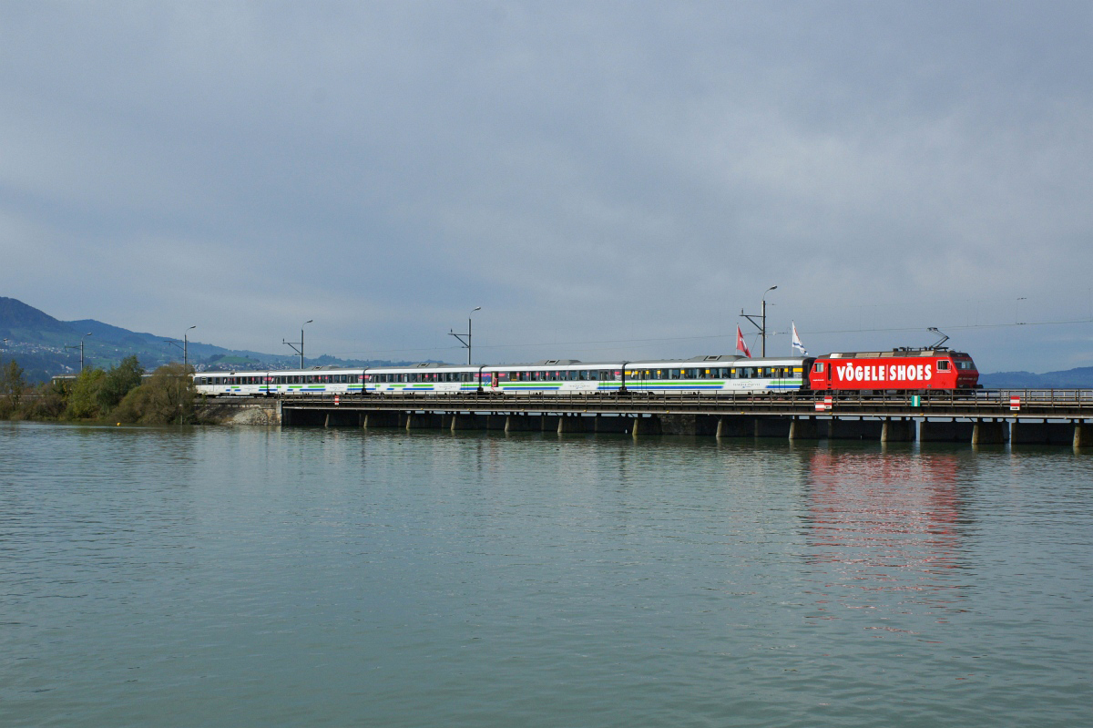 Rapperswil, 14.10.2012, 10:59 SOB Re 456 094-2 Vögele Shoes 06.jpg
