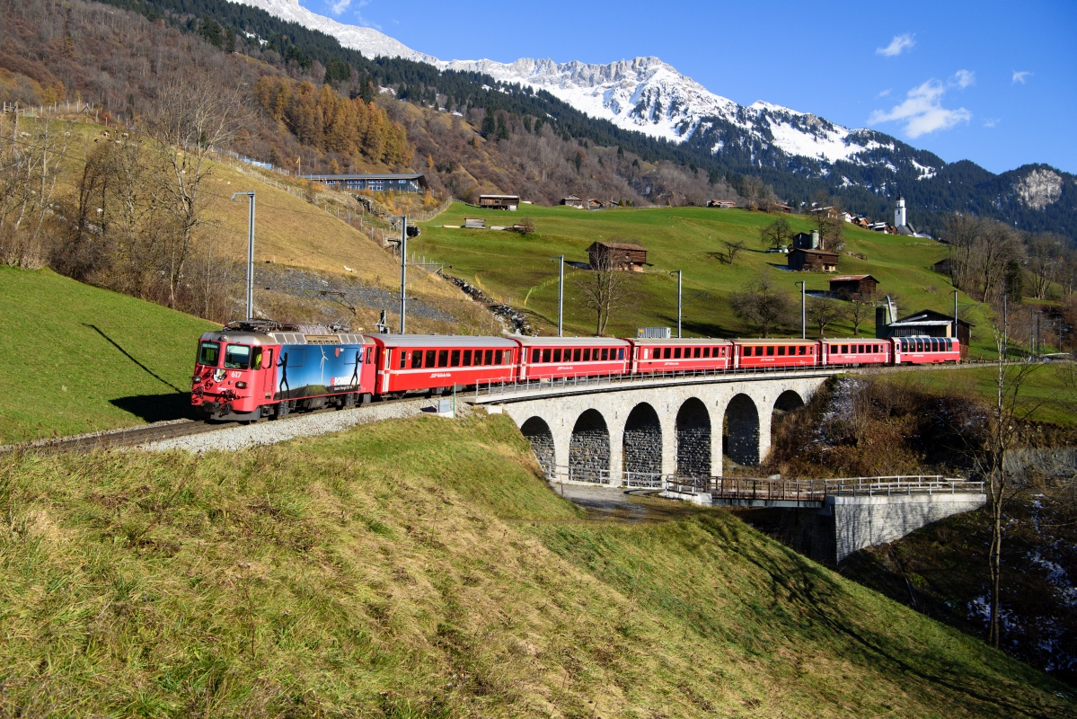 Saas, 18.11.2017, 14:13 RhB Ge 44 2 617 RE Power 18.jpg