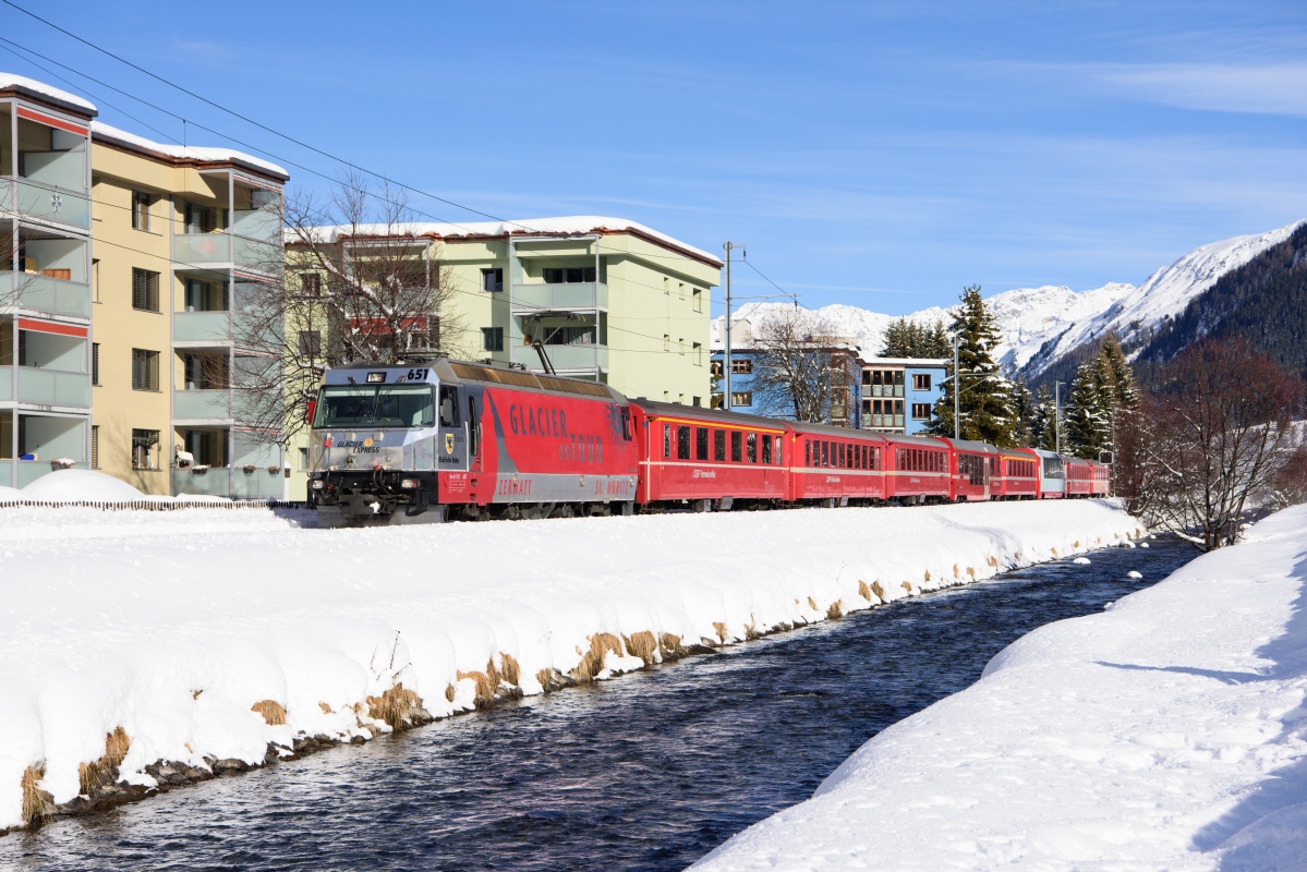 Davos Platz, 31.12.2017, 12:59 RhB Ge 44 3 651 Glacier Express 26.jpg