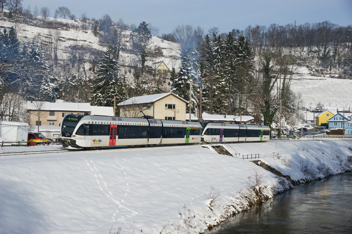 Au SG, 13.12.2012, 10:55 THURBO RABe 526 750-5 Zürcher Weinland 732-3 1.JPG