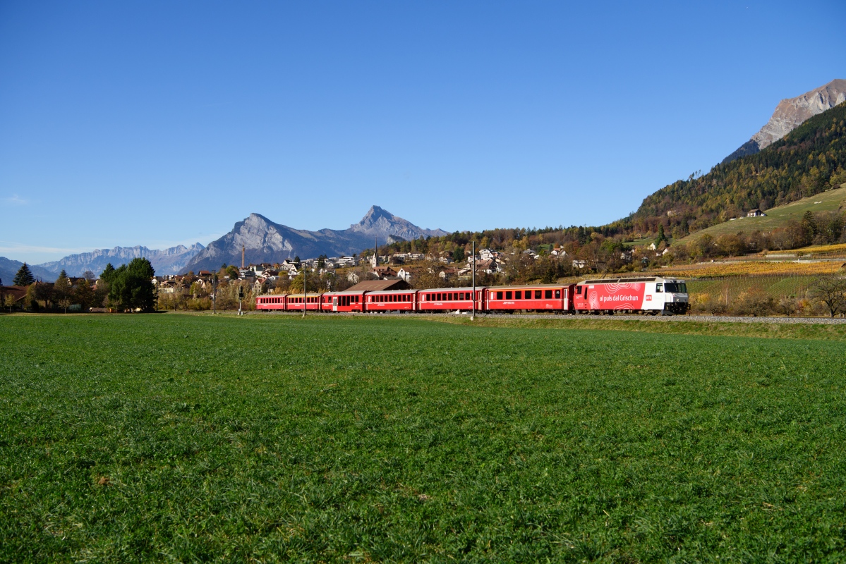 Malans, 11.11.2018, 13:53 RhB Ge 44 3 645 Radio e Televisiun Rumantscha 2 10.jpg