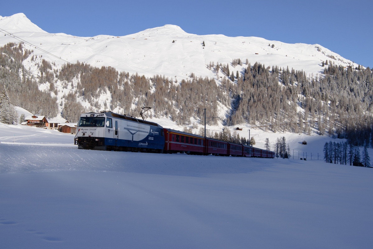 Davos Wolfgang, 01.01.2019, 09:47 RhB Ge 44 3 649 Zweite Hinterrheinbrücke Reichenau 04.jpg