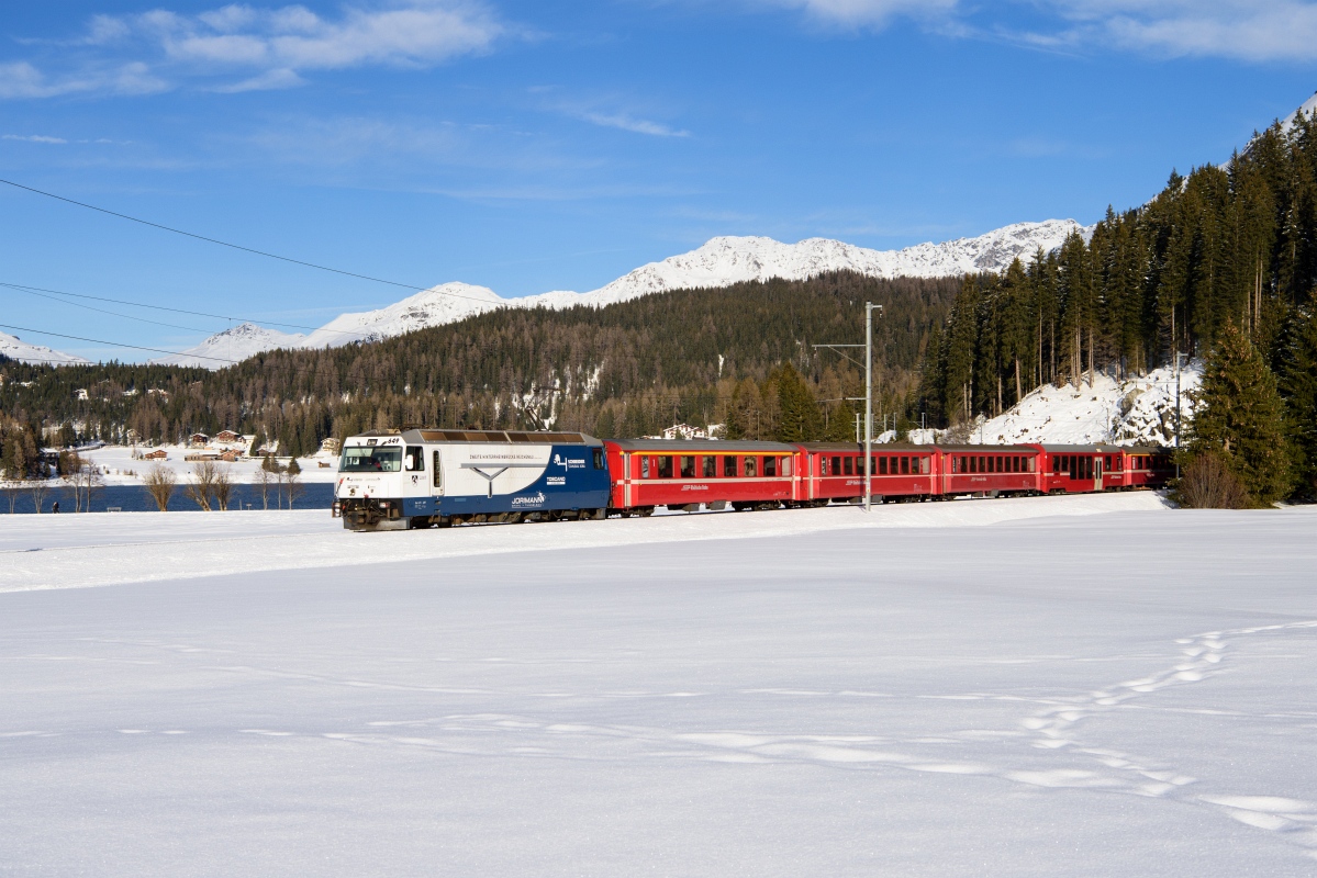Davos Dorf, 01.01.2019, 14:57 RhB Ge 44 3 649 Zweite Hinterrheinbrücke Reichenau 06.jpg